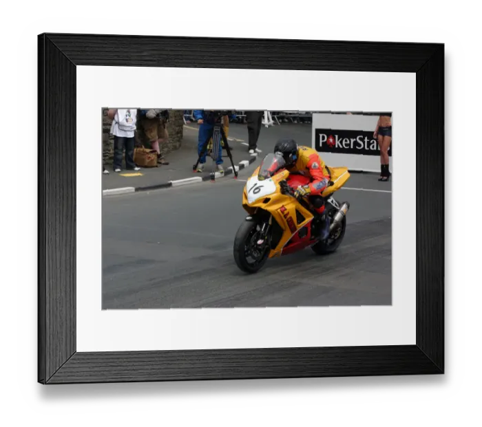 Framed Print : Carl Rennie (Suzuki) 2009 Superbike TT