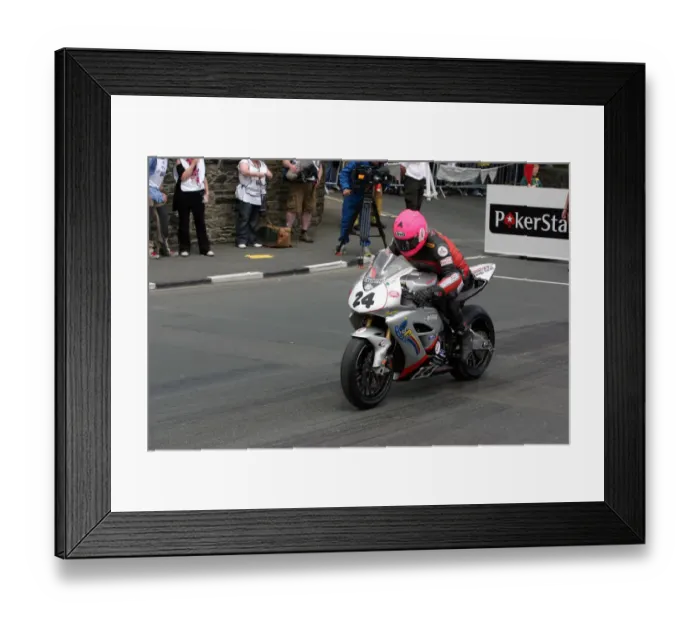 Framed Print : Davy Morgan (Yamaha) 2009 Superbike TT Framed Print : Davy Morgan (Yamaha) 2009 Superbike TT