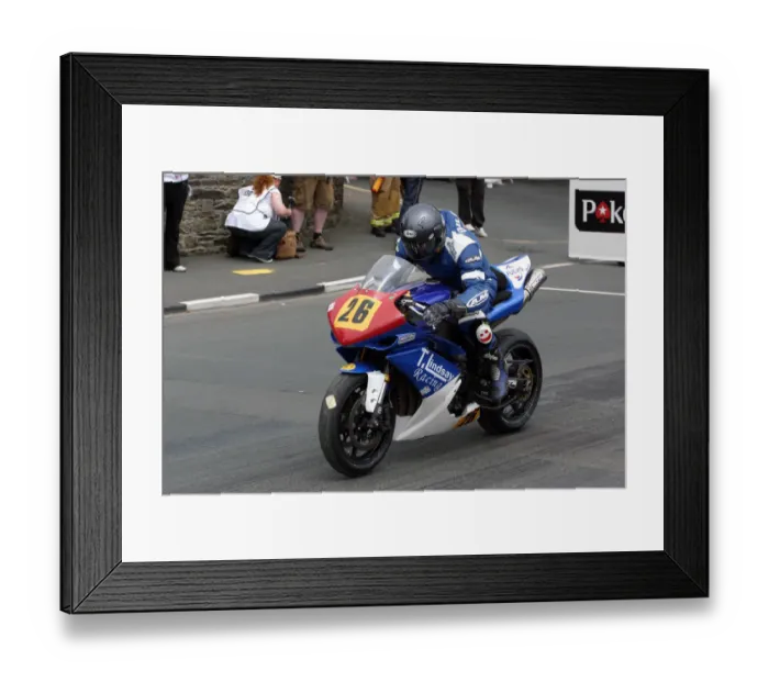 Framed Print : Victor Gilmore (Yamaha) 2009 Superbike TT Framed Print : Victor Gilmore (Yamaha) 2009 Superbike TT