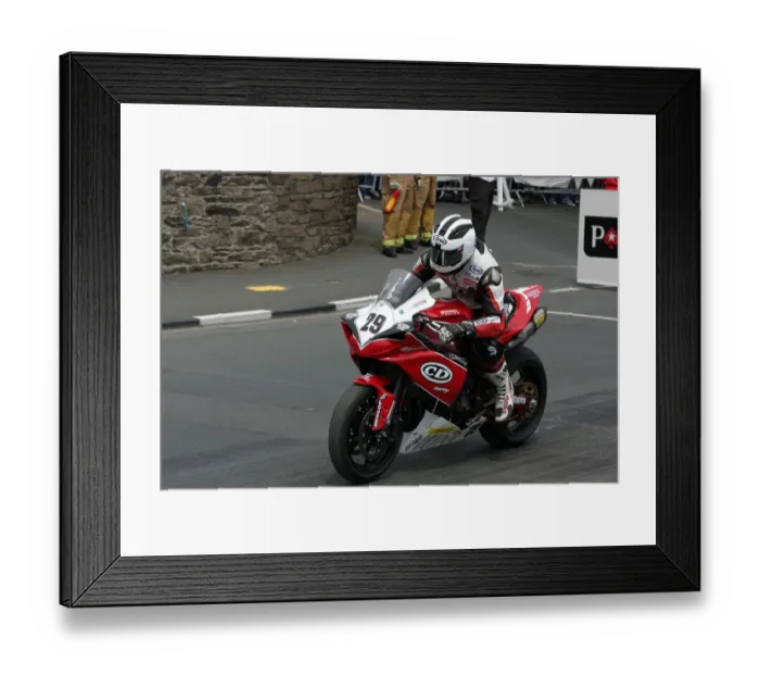 Framed Print : William Dunlop (Yamaha) 2009 Superbike TT Framed Print : William Dunlop (Yamaha) 2009 Superbike TT