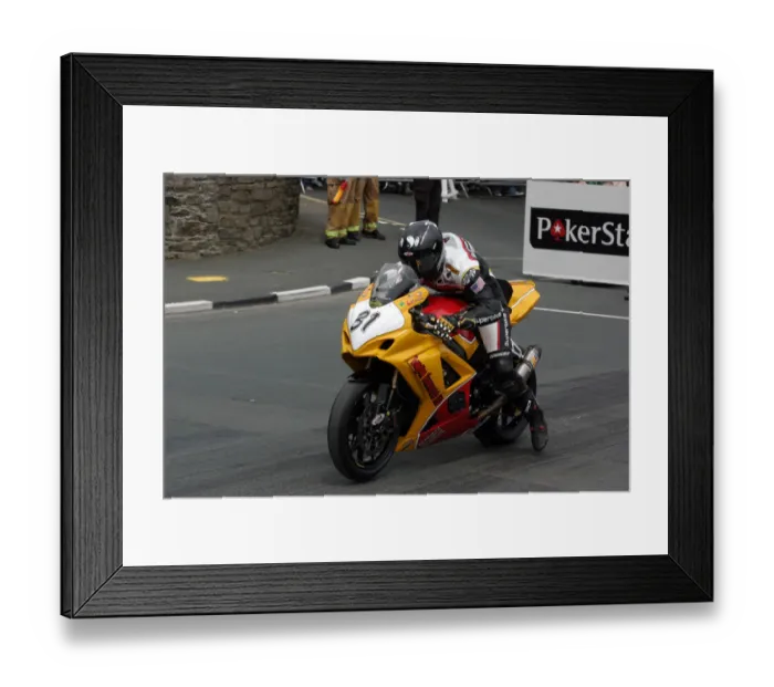 Framed Print : Mark Miller (Suzuki) 2009 Superbike TT
