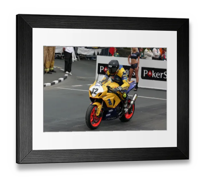 Framed Print : Ian Mackman (Suzuki) 2009 Superbike TT Framed Print : Ian Mackman (Suzuki) 2009 Superbike TT