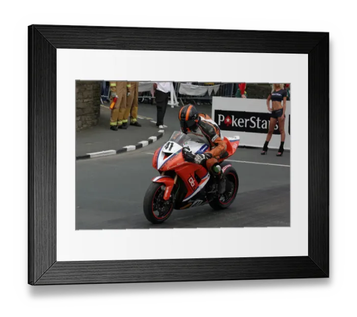 Framed Print : Dan Hewson (Kawasaki) 2009 Superbike TT Framed Print : Dan Hewson (Kawasaki) 2009 Superbike TT