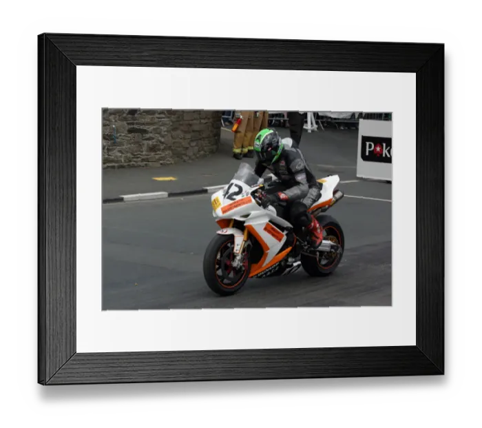 Framed Print : Roger Maher (Yamaha) 2009 Superbike TT Framed Print : Roger Maher (Yamaha) 2009 Superbike TT