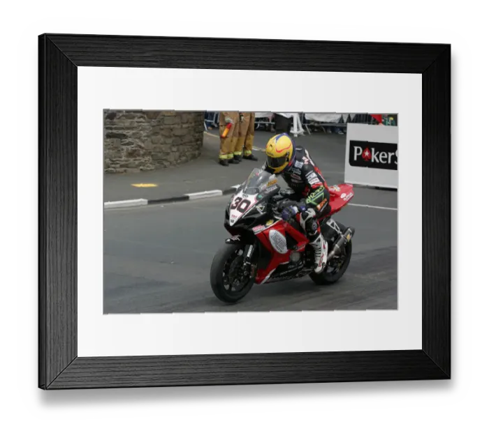 Framed Print : John Burrows (Suzuki) 2009 Superbike TT