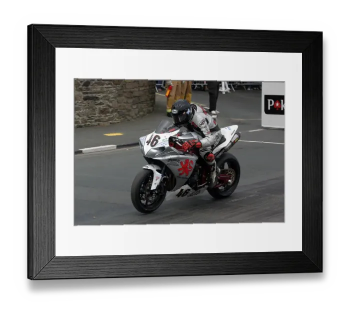 Framed Print : George Spence (Yamaha) 2009 Superbike TT Framed Print : George Spence (Yamaha) 2009 Superbike TT
