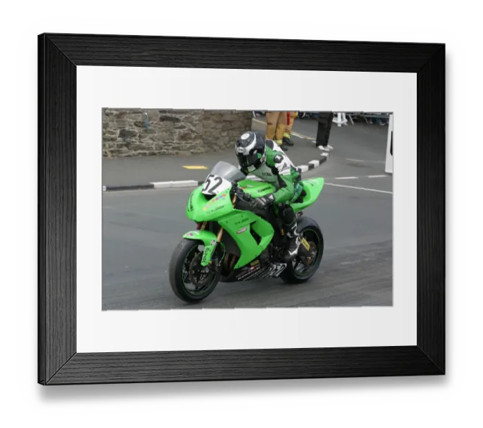 Framed Print : Russ Mountford (Kawasaki) 2009 Superbike TT Framed Print : Russ Mountford (Kawasaki) 2009 Superbike TT