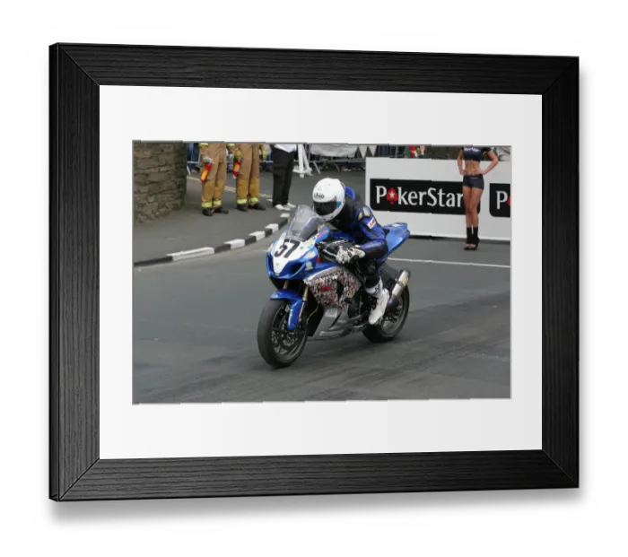 Framed Print : Steve Mercer (The Peoples Bike Suzuki) 2009 Superbike TT Framed Print : Steve Mercer (The Peoples Bike Suzuki) 2009 Superbike TT