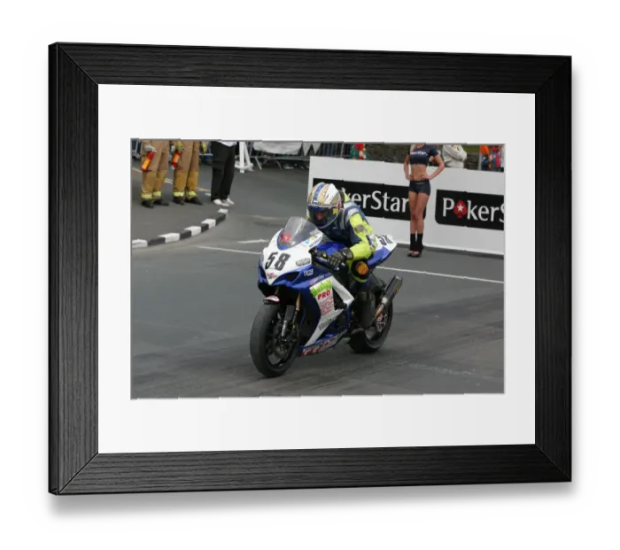 Framed Print : John Crellin (Suzuki) 2009 Superbike TT Framed Print : John Crellin (Suzuki) 2009 Superbike TT
