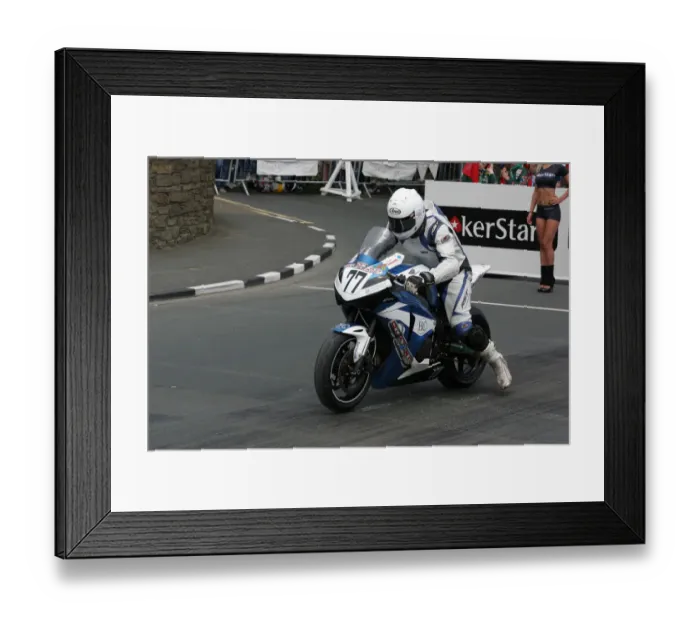 Framed Print : Yoshinari Matsushita (Honda) 2009 Superbike TT Framed Print : Yoshinari Matsushita (Honda) 2009 Superbike TT