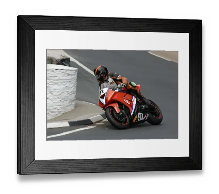 Framed Print : David Hewson (Kawasaki) 2009 Superbike TT