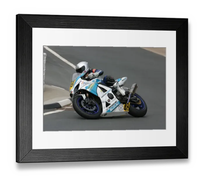 Framed Print : Dan Kneen (Suzuki) 2009 Senior TT Framed Print : Dan Kneen (Suzuki) 2009 Senior TT