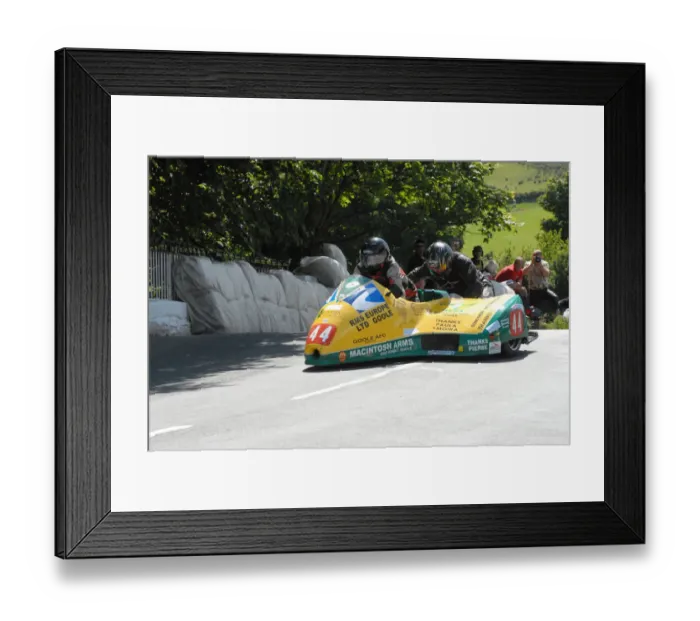 Framed Print : Brian Alflatt & Herve Chenu (Baker) 2009 Sidecar TT Framed Print : Brian Alflatt & Herve Chenu (Baker) 2009 Sidecar TT