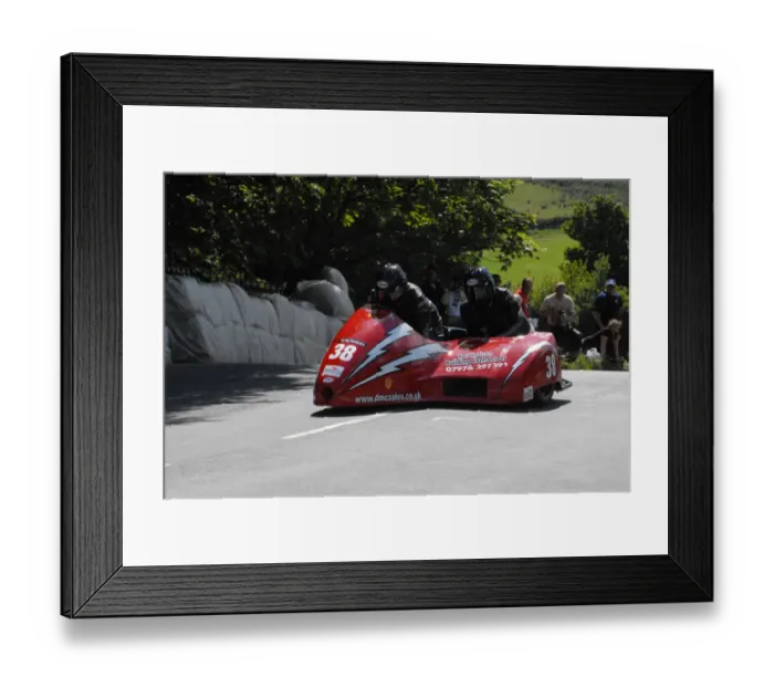 Framed Print : Dean Banks & Neil Brogan (Baker) 2009 Sidecar TT Framed Print : Dean Banks & Neil Brogan (Baker) 2009 Sidecar TT