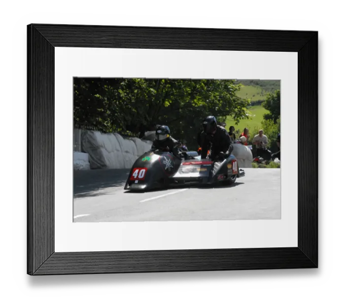 Framed Print : Mick Donovan & Aidan Browne (Ireson Yamaha) 2009 Sidecar TT Framed Print : Mick Donovan & Aidan Browne (Ireson Yamaha) 2009 Sidecar TT