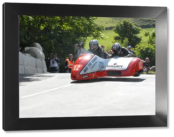 Gary Bryan & Robert Bell (Baker Yamaha) 2009 Sidecar TT