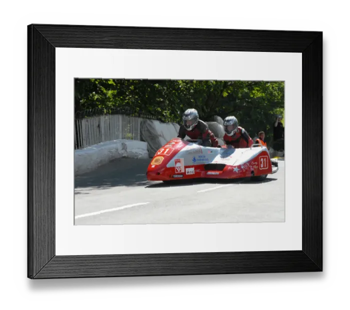 Framed Print : Francois Leblond & Sylvie Leblond (Shelbourne Suzuki) 2009 Sidecar TT Framed Print : Francois Leblond & Sylvie Leblond (Shelbourne Suzuki) 2009 Sidecar TT