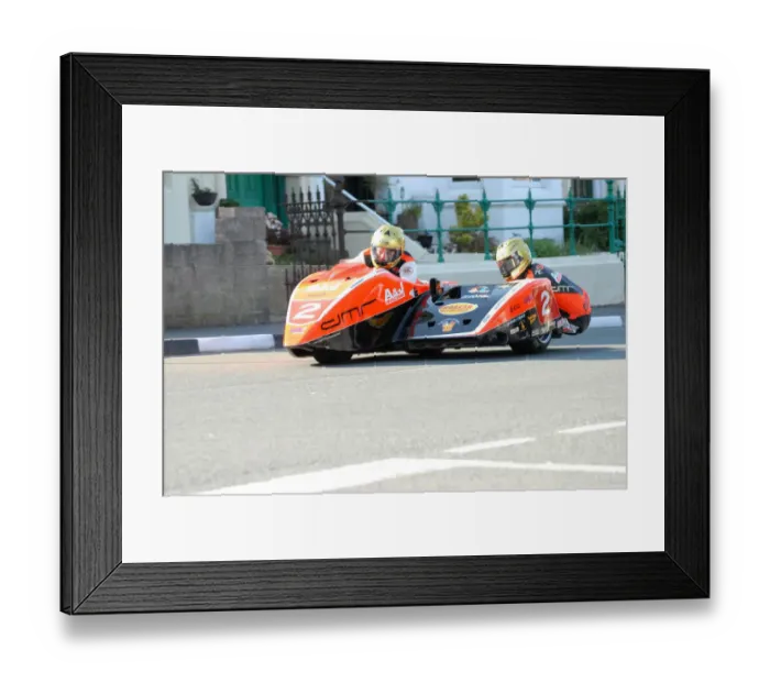 Framed Print : Dave Molyneux & Dan Sayle (DMR Suzuki) 2009 Sidecar TT Framed Print : Dave Molyneux & Dan Sayle (DMR Suzuki) 2009 Sidecar TT