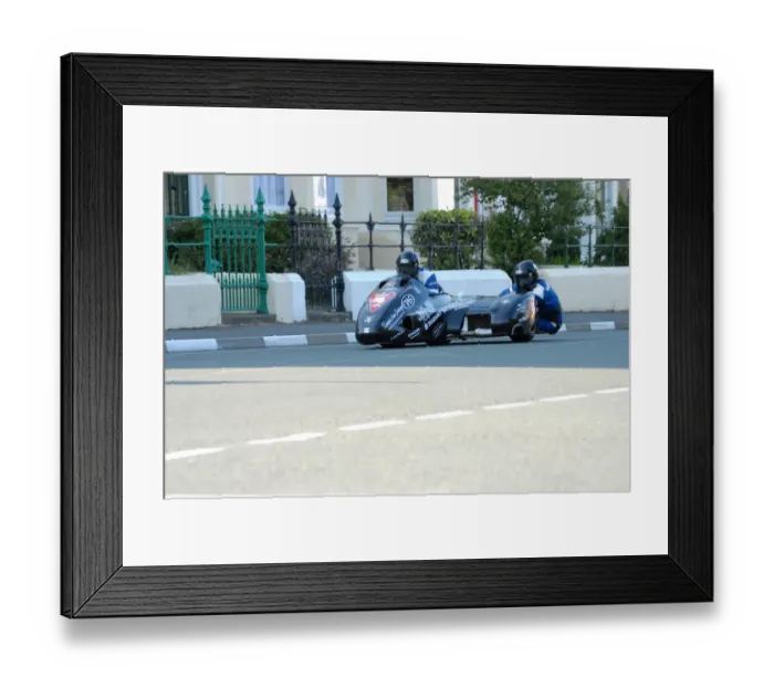 Framed Print : John Holden & Andrew Winkle (LCR Suzuki) 2009 Sidecar TT Framed Print : John Holden & Andrew Winkle (LCR Suzuki) 2009 Sidecar TT
