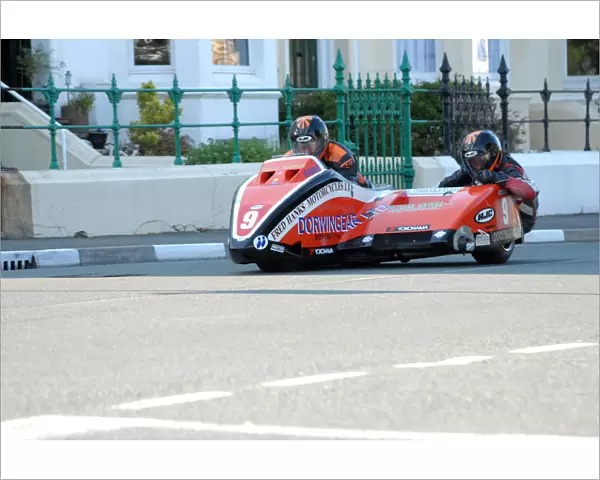 Roy Hanks & Dave Wells (DMR Suzuki) 2009 Sidecar TT