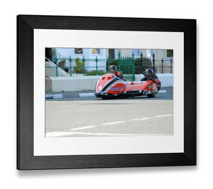 Framed Print : Roy Hanks & Dave Wells (DMR Suzuki) 2009 Sidecar TT Framed Print : Roy Hanks & Dave Wells (DMR Suzuki) 2009 Sidecar TT