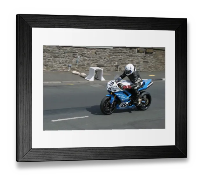 Framed Print : Paul Dobbs (Yamaha) 2009 Superbike TT Framed Print : Paul Dobbs (Yamaha) 2009 Superbike TT