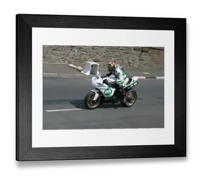 Framed Print : Jimmy Moore (Yamaha) 2009 Superbike TT Framed Print : Jimmy Moore (Yamaha) 2009 Superbike TT