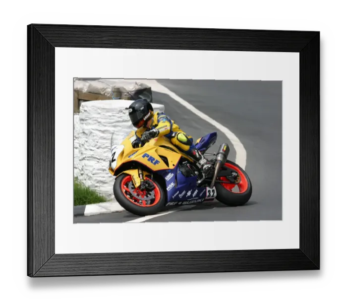 Framed Print : Ian Mackman (Suzuki) 2009 Senior TT Framed Print : Ian Mackman (Suzuki) 2009 Senior TT