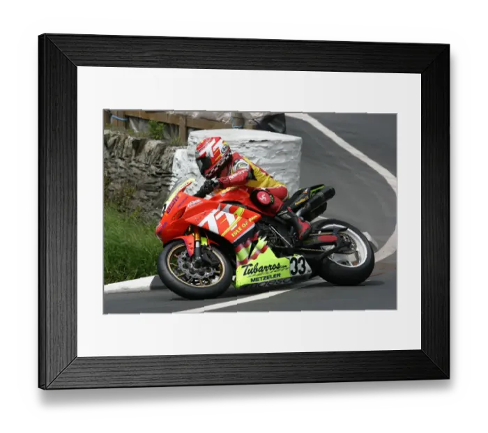 Framed Print : Antonio Maeso (Yamaha) 2009 Senior TT Framed Print : Antonio Maeso (Yamaha) 2009 Senior TT