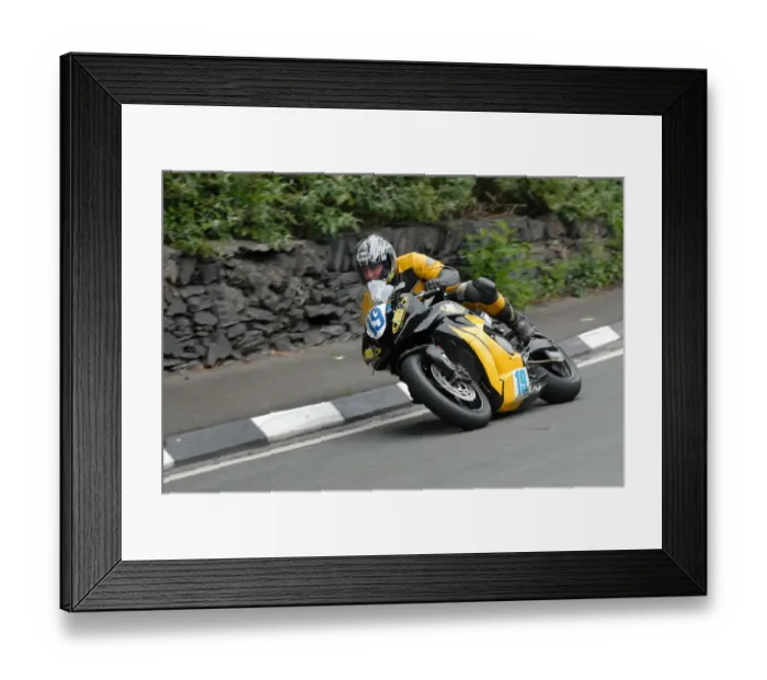 Framed Print : Ian Pattinson (Honda) 2009 Supersport TT Framed Print : Ian Pattinson (Honda) 2009 Supersport TT