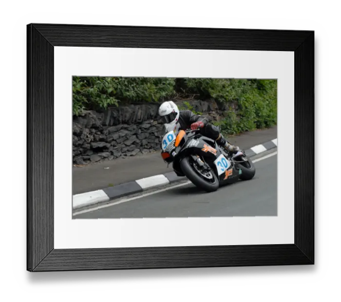 Framed Print : Paul Dobbs (Suzuki) 2009 Supersport TT Framed Print : Paul Dobbs (Suzuki) 2009 Supersport TT