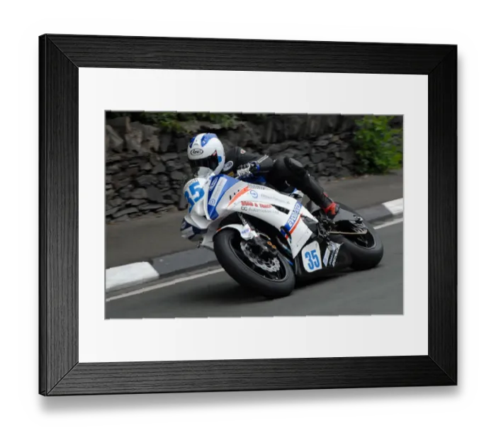 Framed Print : Chris Heath (Yamaha) 2009 Supersport TT Framed Print : Chris Heath (Yamaha) 2009 Supersport TT