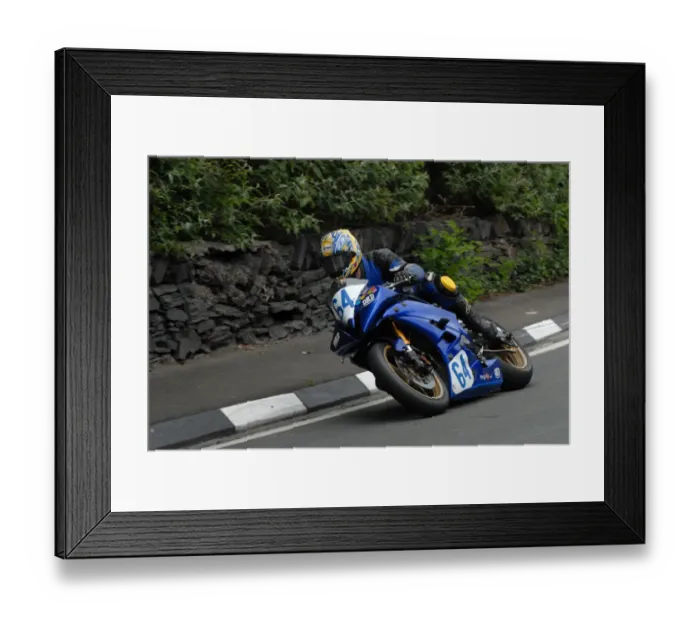 Framed Print : Eric Wilson (Yamaha) 2009 Supersport TT