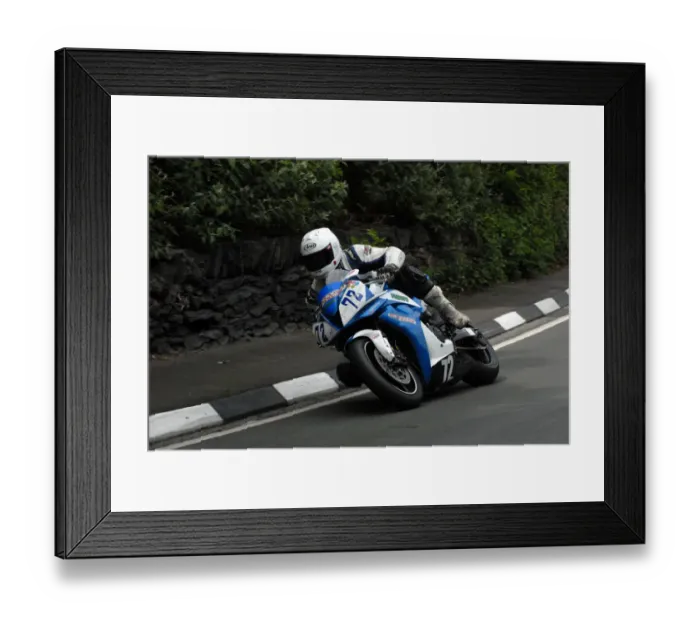 Framed Print : Steve Heneghan (Honda) 2009 Supersport TT Framed Print : Steve Heneghan (Honda) 2009 Supersport TT