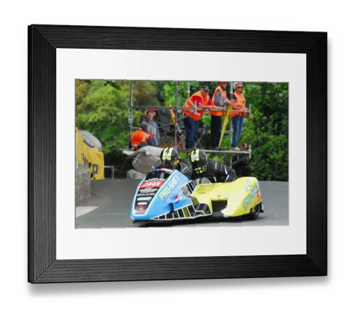 Framed Print : Roy Tansley & Jason O Connor (MR Equipe 675 Triumph) 2018 Sidecar TT Framed Print : Roy Tansley & Jason O Connor (MR Equipe 675 Triumph) 2018 Sidecar TT