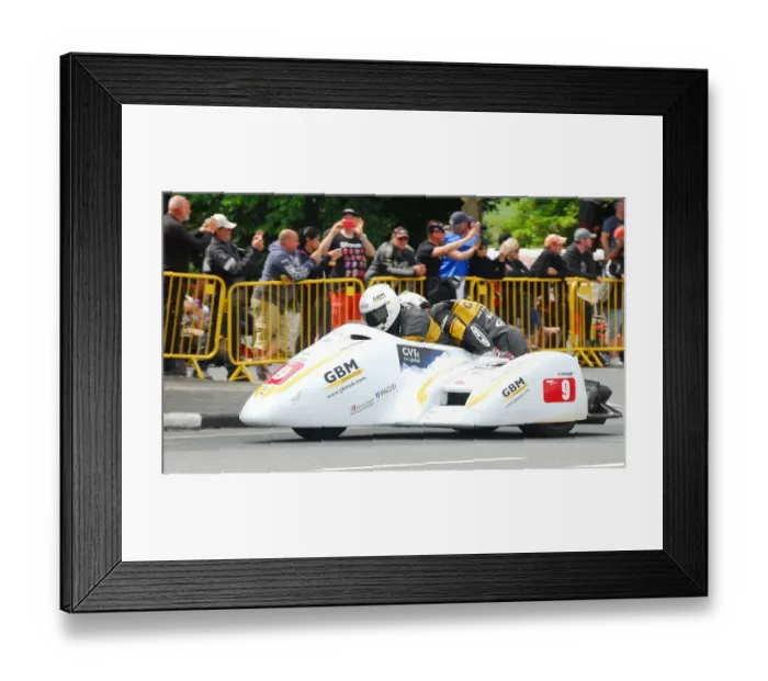 Framed Print : Gary Bryan & Philip Hyde (Baker Honda) 2018 Sidecar TT Framed Print : Gary Bryan & Philip Hyde (Baker Honda) 2018 Sidecar TT