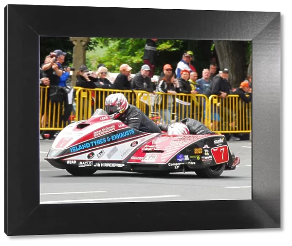 Karl Bennett & Maxime Vasseur (DMR GSXR) 2018 Sidecar TT