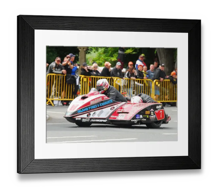 Framed Print : Karl Bennett & Maxime Vasseur (DMR GSXR) 2018 Sidecar TT