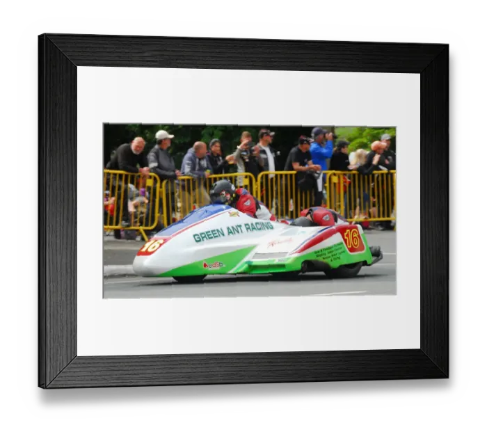 Framed Print : Gary Knight & Daniel Evanson (Kawasaki) 2018 Sidecar TT Framed Print : Gary Knight & Daniel Evanson (Kawasaki) 2018 Sidecar TT