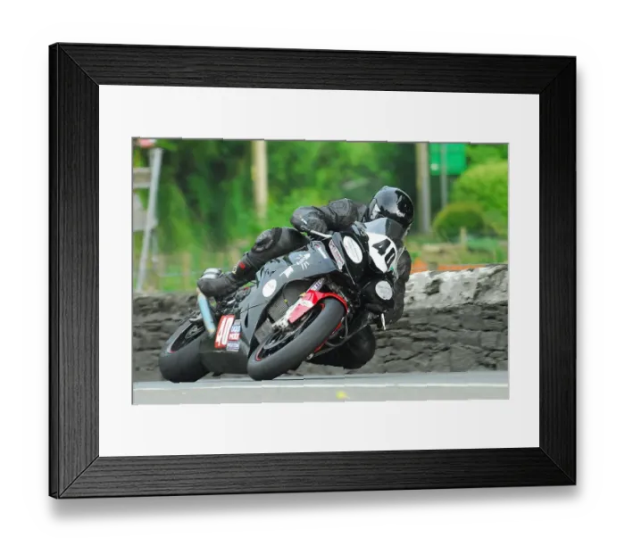 Framed Print : Mark Parrett (BMW) 2018 Superbike TT Framed Print : Mark Parrett (BMW) 2018 Superbike TT