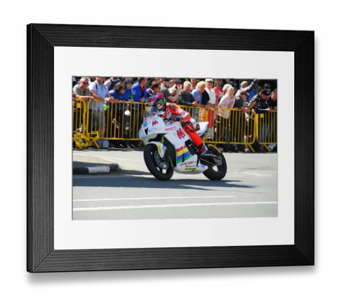 Framed Print : Ian Hutchinson (Padgett Honda) 2018 Supersport TT Framed Print : Ian Hutchinson (Padgett Honda) 2018 Supersport TT