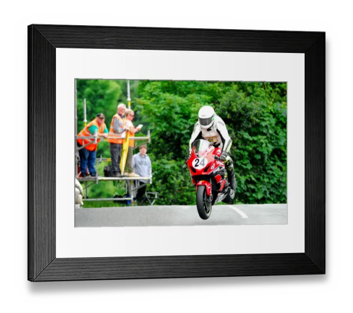 Framed Print : Shaun Anderson (ARD Suzuki) 2018 Senior TT Framed Print : Shaun Anderson (ARD Suzuki) 2018 Senior TT