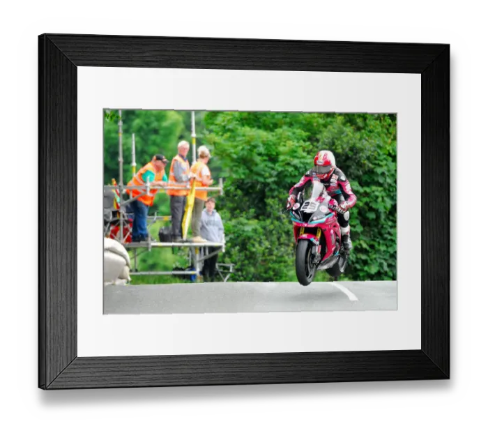 Framed Print : James Cowton (Kawasaki) 2018 Senior TT Framed Print : James Cowton (Kawasaki) 2018 Senior TT