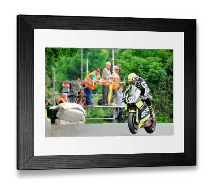 Framed Print : Ian Lougher (Suter) 2018 Senior TT Framed Print : Ian Lougher (Suter) 2018 Senior TT