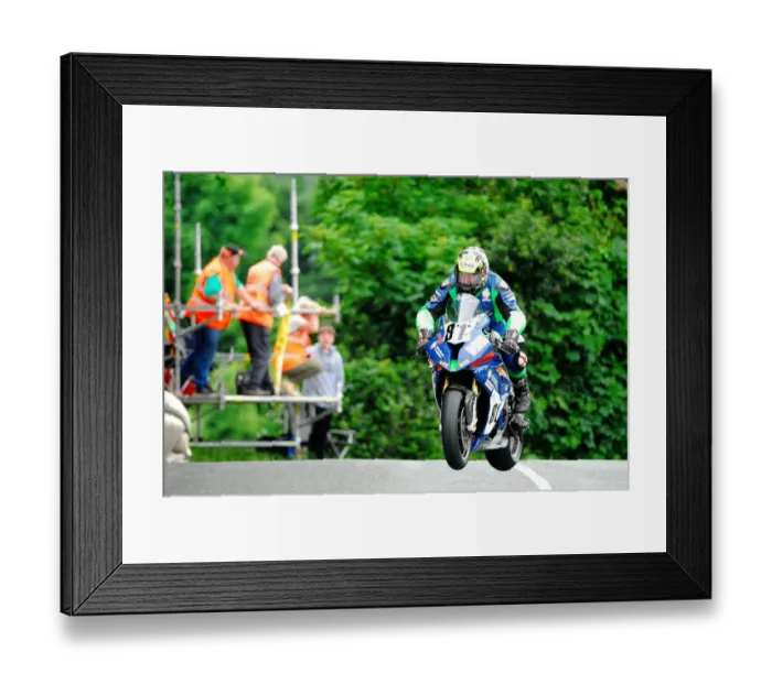 Framed Print : Ian Pattinson (Weardale Racing BMW) 2018 Senior TT