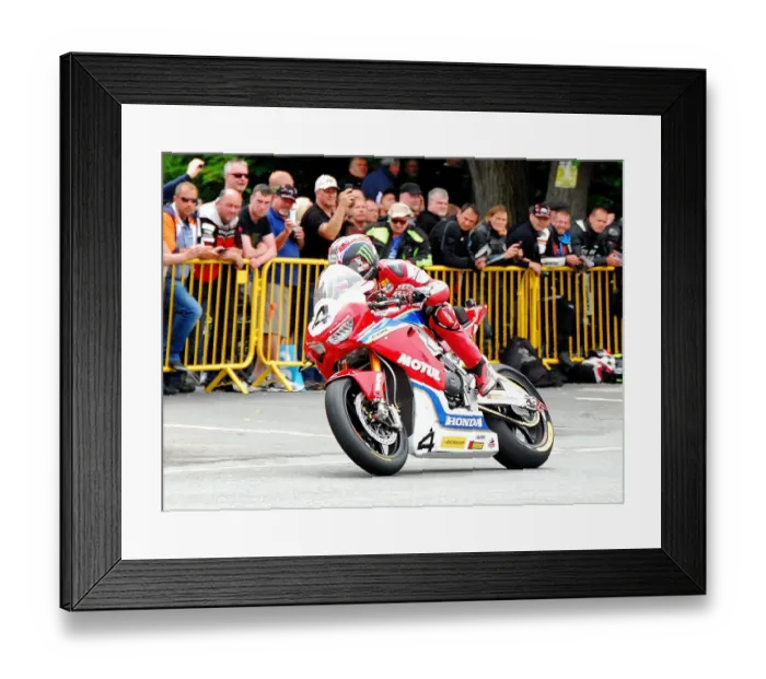 Framed Print : Ian Hutchinson (Honda) 2018 SuperbikeTT Framed Print : Ian Hutchinson (Honda) 2018 SuperbikeTT