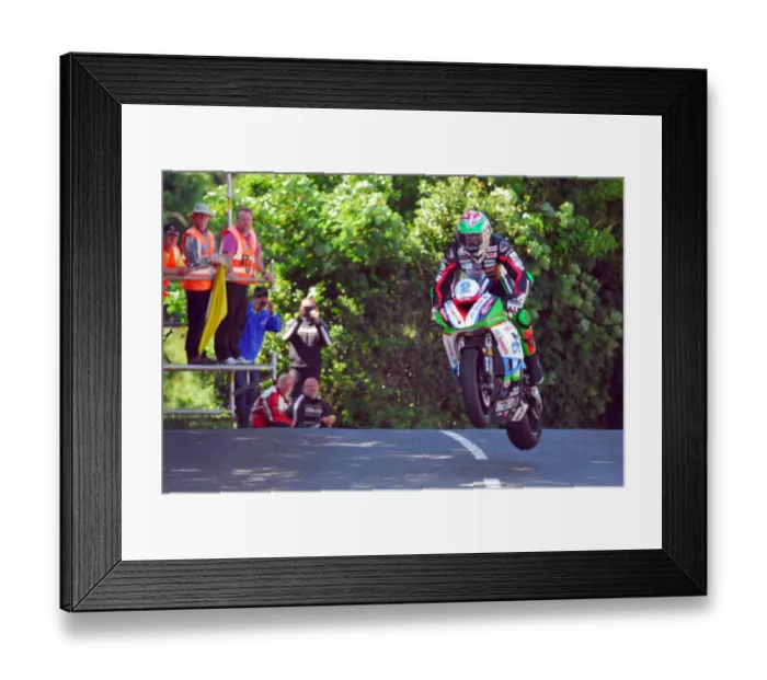 Framed Print : James Hillier (Kawasaki) 2018 Supersport TT Framed Print : James Hillier (Kawasaki) 2018 Supersport TT