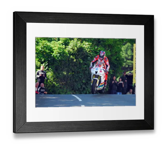 Framed Print : Ian Hutchinson (Padgetts Honda) 2018 Supersport TT Framed Print : Ian Hutchinson (Padgetts Honda) 2018 Supersport TT