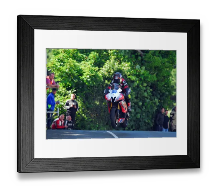 Framed Print : Dominic Herbertson (WH) 2018 Supersport TT Framed Print : Dominic Herbertson (WH) 2018 Supersport TT