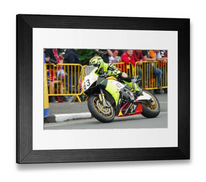 Framed Print : Tom Weeden (Honda) 2018 Superbike TT Framed Print : Tom Weeden (Honda) 2018 Superbike TT